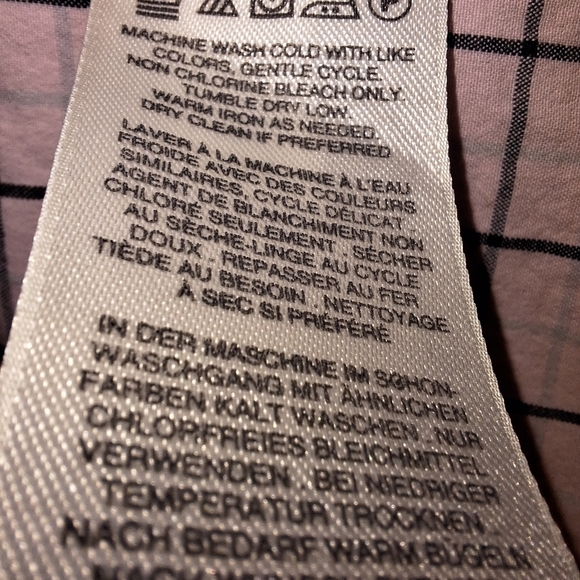 A J. Crew Classic long sleeve button-down shirt in a mens size medium - Picture 7 of 9